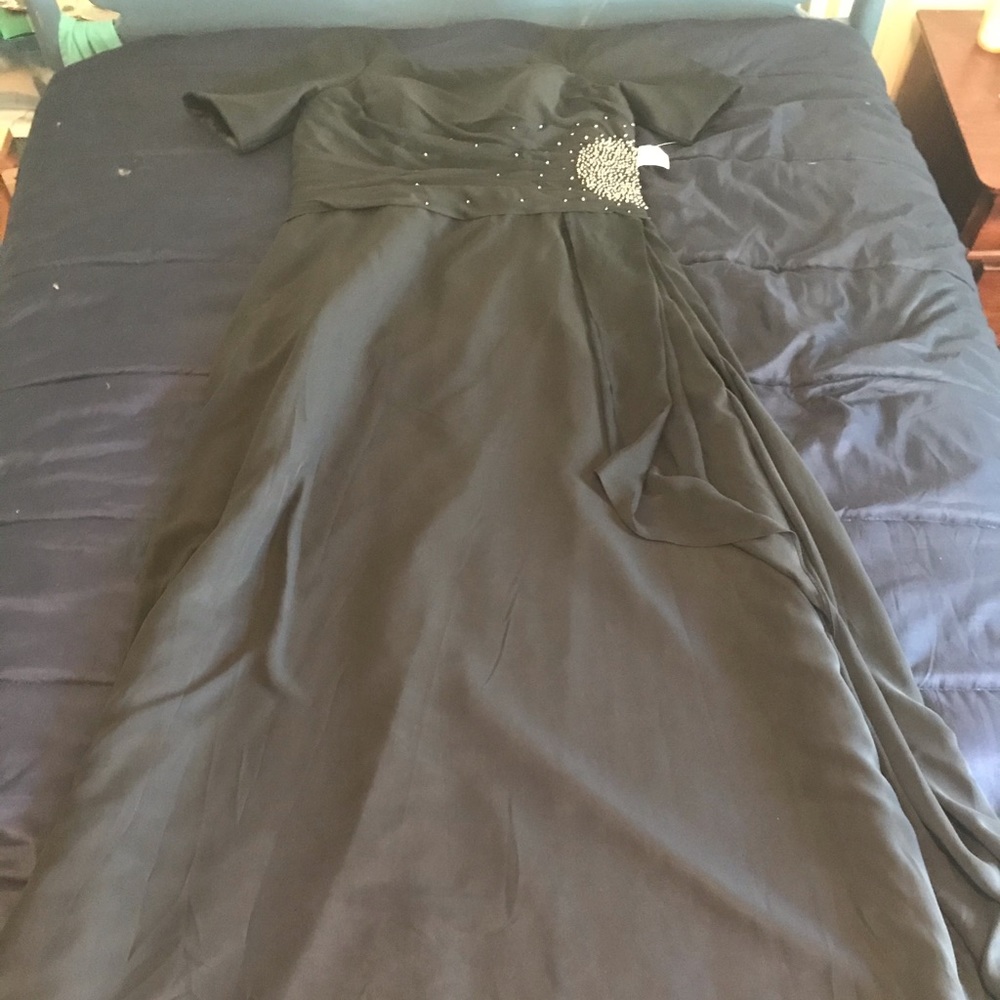 NWT Gorgeous Size16 Formal Blck Gown W/Bead Detail